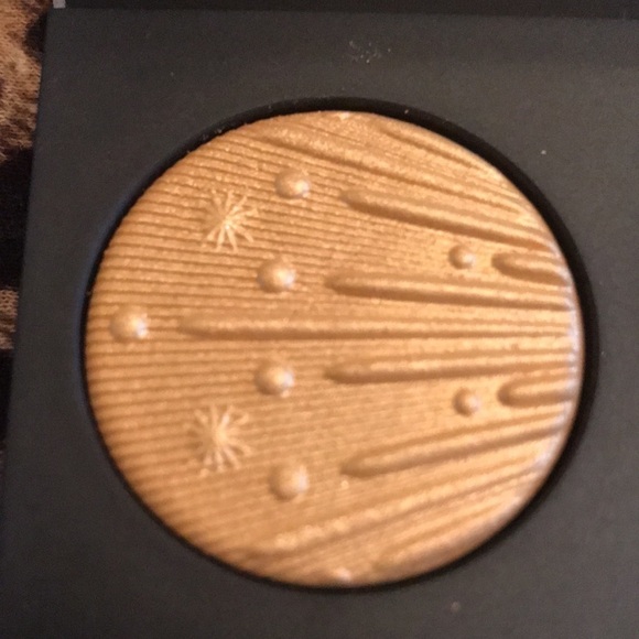 Brand New MAC Cosmetics Flashing Ice Extra Dimension Skinfinish Highlighter Trio - Picture 5 of 13